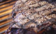 Tips on How to Grill a Steak Using a Gas Grill